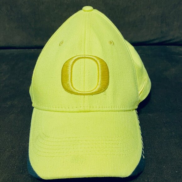Nike Other - Oregon Ducks Hat Cap Fitted One Size Yellow Nike LIVESTRONG Yellow Black